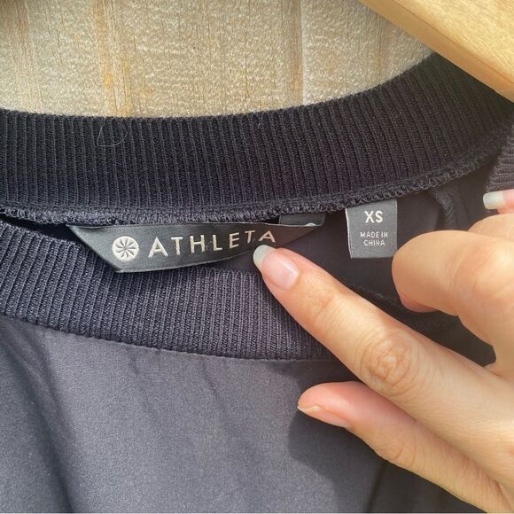 Athleta Black Zephyr Crew Neck Light Weight Short Sleeve - Picture 4 of 4
